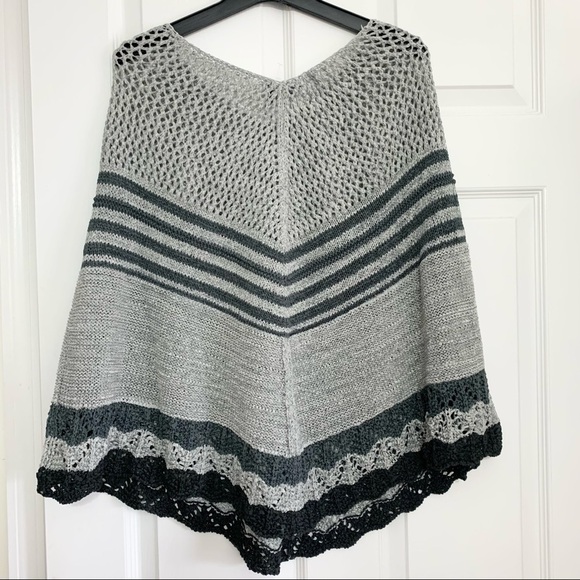 VERTIGO Gray Crocheted Poncho Size Medium NEW - Picture 6 of 8